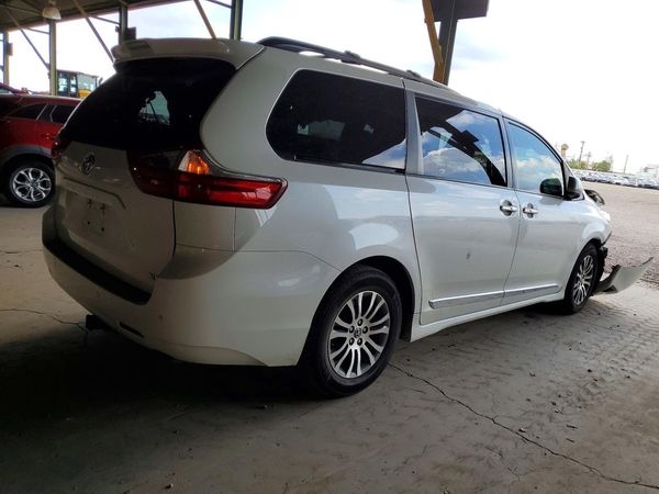 2020 TOYOTA SIENNA Q grade