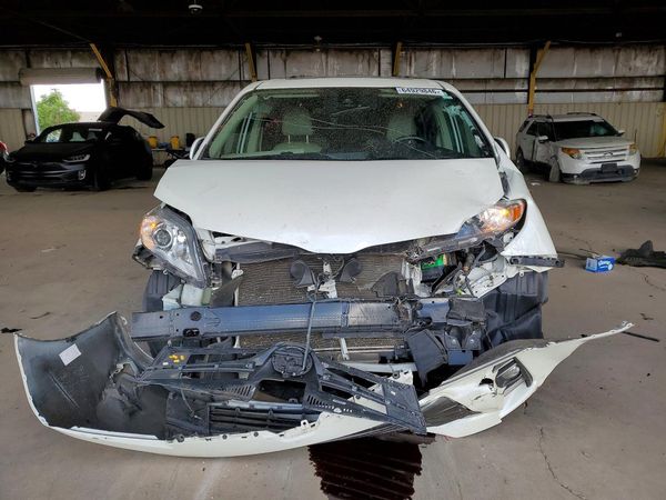 2020 TOYOTA SIENNA Q grade