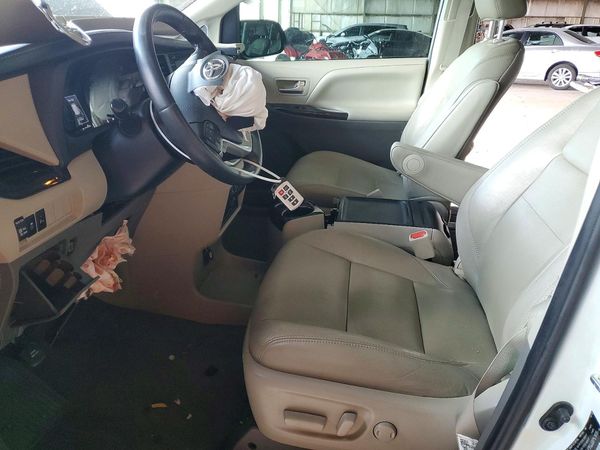 2020 TOYOTA SIENNA Q grade