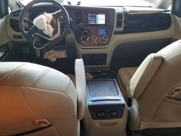 2020 TOYOTA SIENNA Q grade