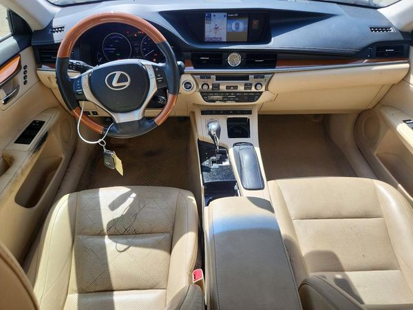 2013 LEXUS ES 300h