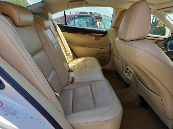 2013 LEXUS ES 300h
