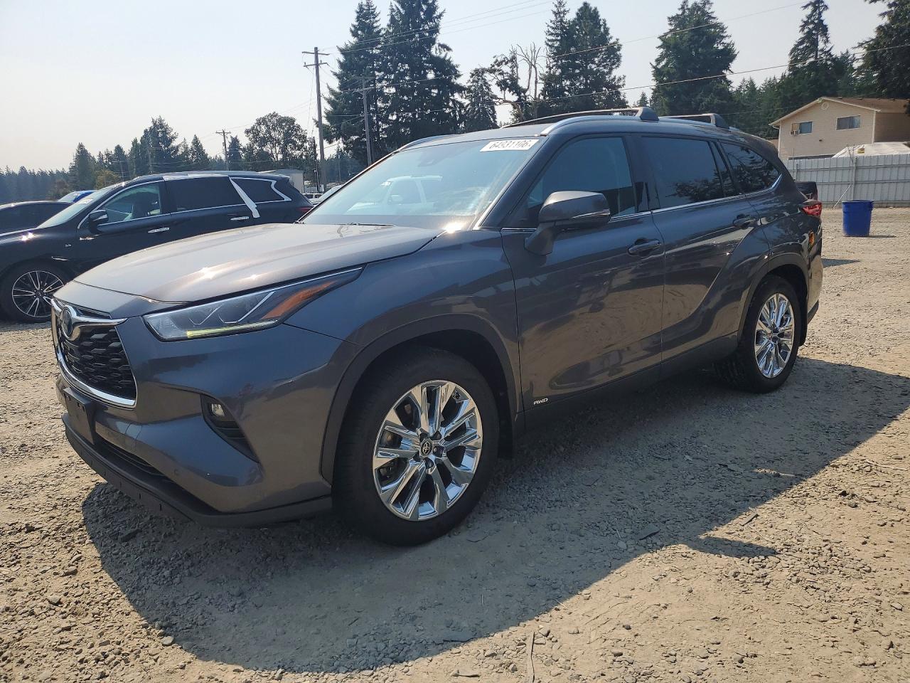 2023 TOYOTA HIGHLANDER Limited — Front 3/4