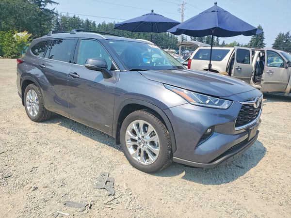 2023 TOYOTA HIGHLANDER Limited — Passenger 3/4
