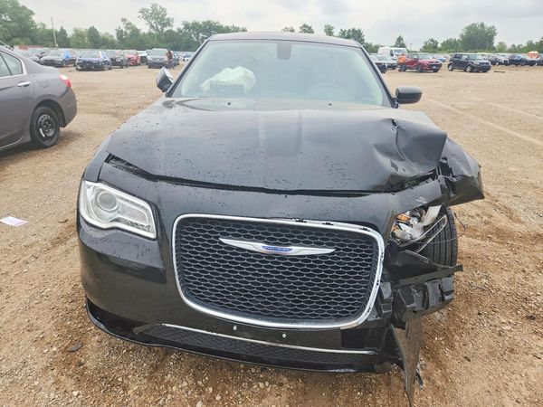 2018 CHRYSLER 300