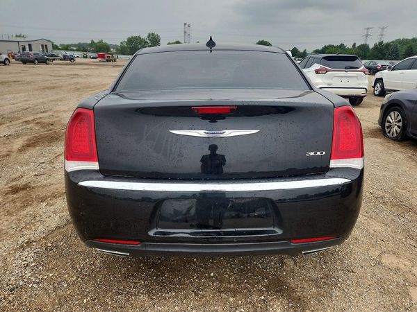 2018 CHRYSLER 300