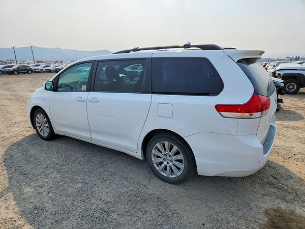 2013 TOYOTA SIENNA