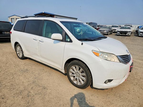 2013 TOYOTA SIENNA
