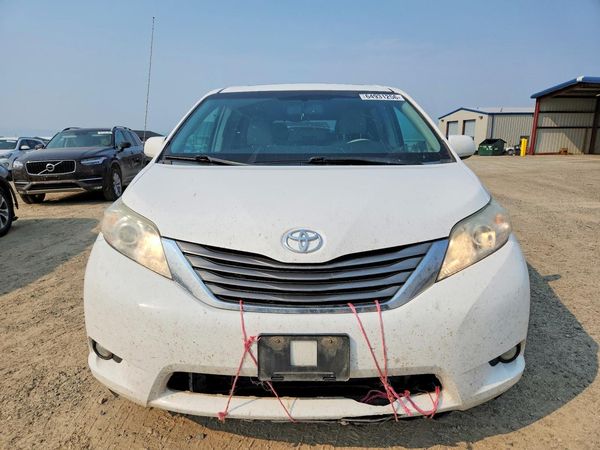 2013 TOYOTA SIENNA