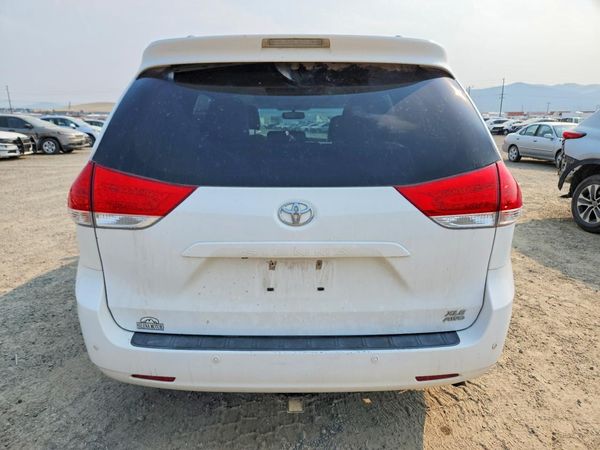 2013 TOYOTA SIENNA