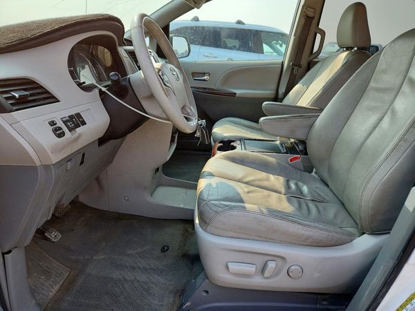 2013 TOYOTA SIENNA