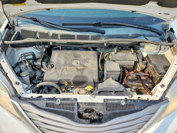 2013 TOYOTA SIENNA