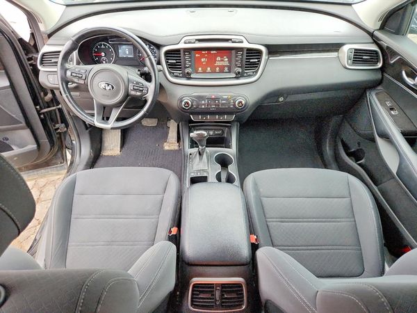 2017 KIA SORENTO L, LX