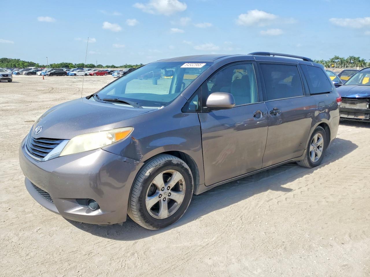 2013 TOYOTA SIENNA