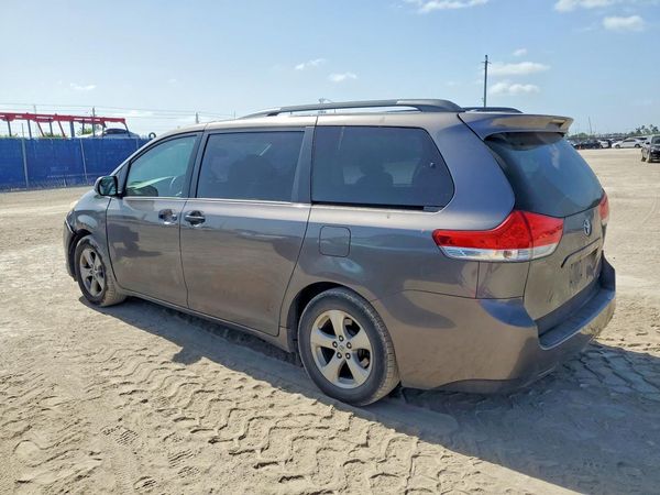 2013 TOYOTA SIENNA