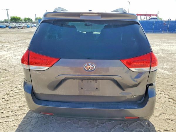 2013 TOYOTA SIENNA