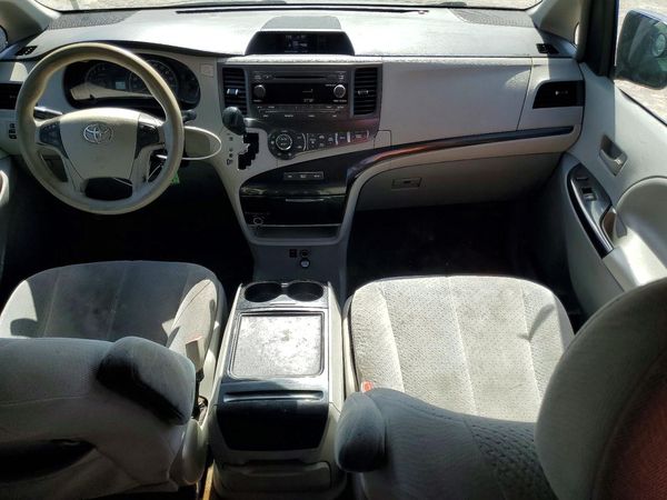 2013 TOYOTA SIENNA