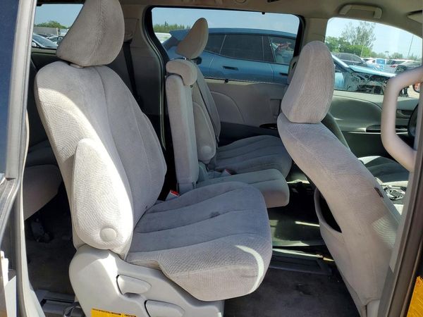 2013 TOYOTA SIENNA