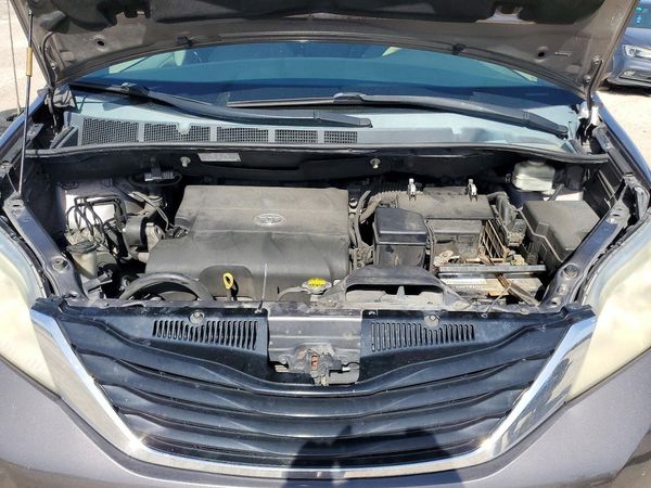 2013 TOYOTA SIENNA