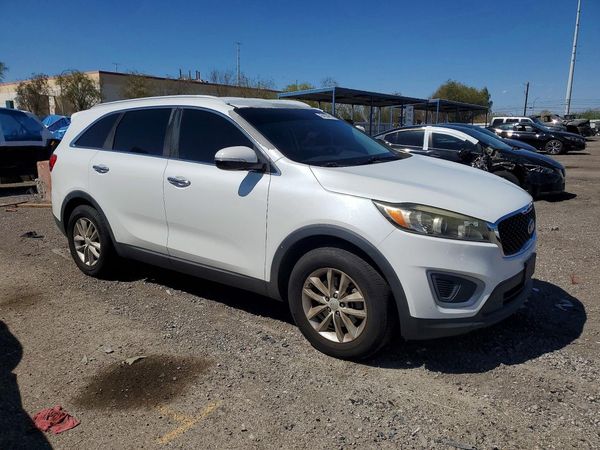 2016 KIA SORENTO L / LX