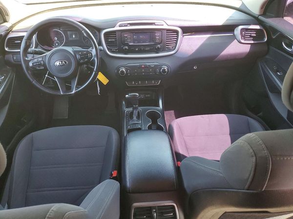 2016 KIA SORENTO L / LX