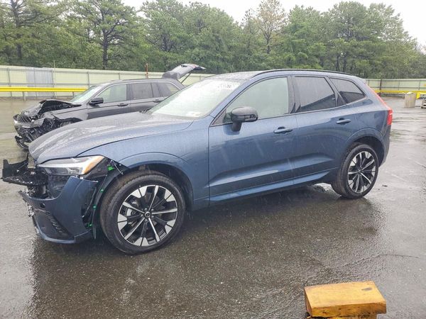 2026 VOLVO XC60 Plus Dark