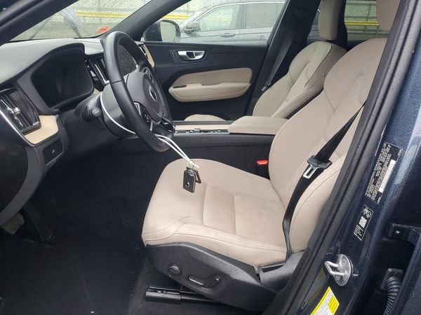 2026 VOLVO XC60 Plus Dark