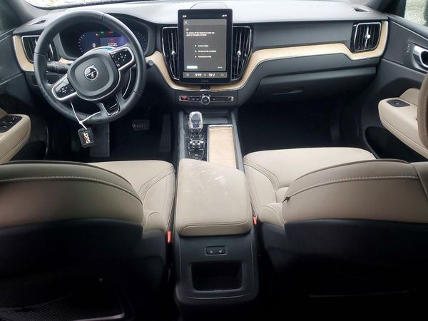 2026 VOLVO XC60 Plus Dark