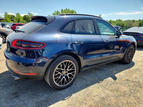 2015 PORSCHE MACAN
