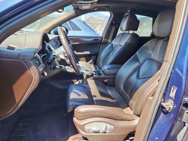 2015 PORSCHE MACAN