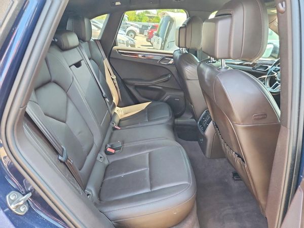 2015 PORSCHE MACAN