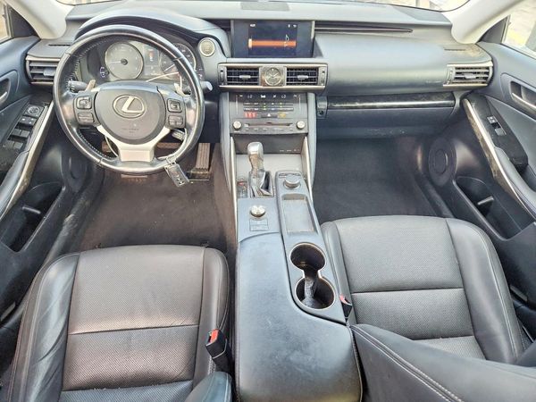 2017 LEXUS IS