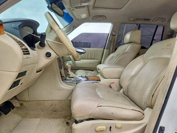 2012 INFINITI QX56 — DENT