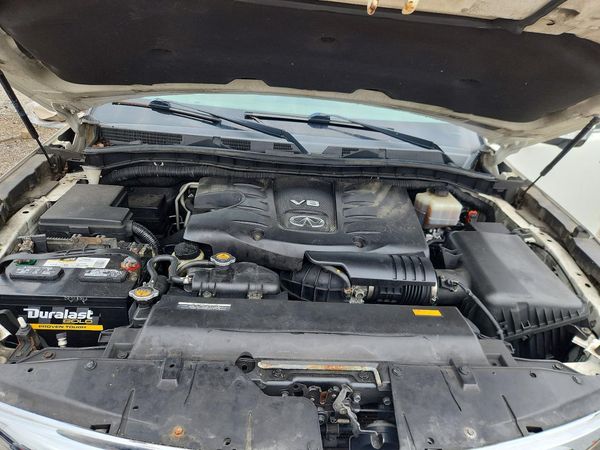 2012 INFINITI QX56 — Engine bay