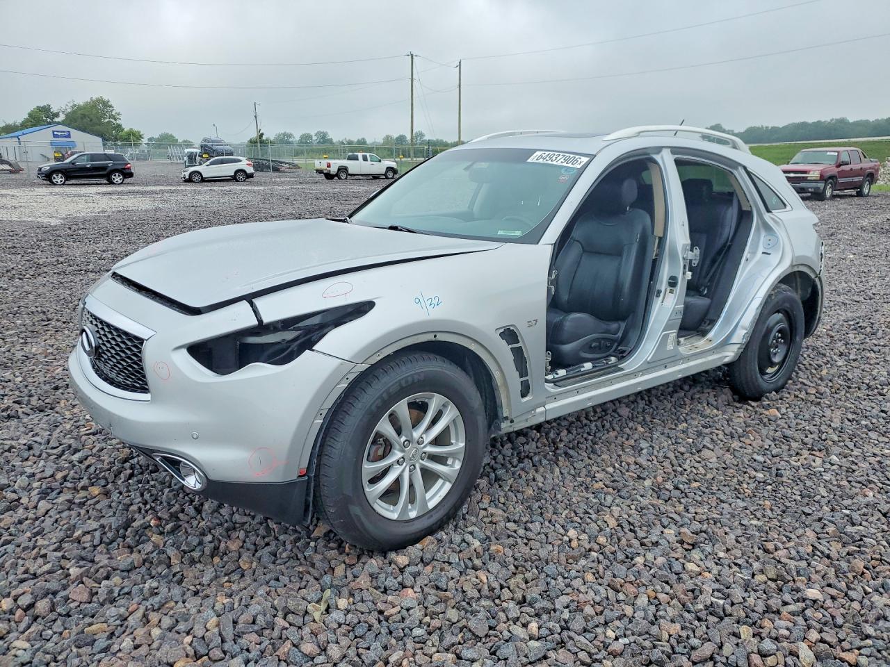 2017 INFINITI QX70