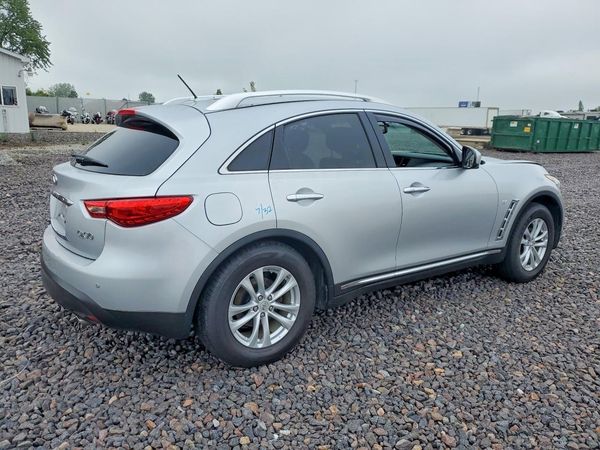 2017 INFINITI QX70