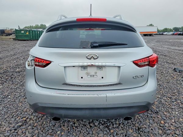 2017 INFINITI QX70
