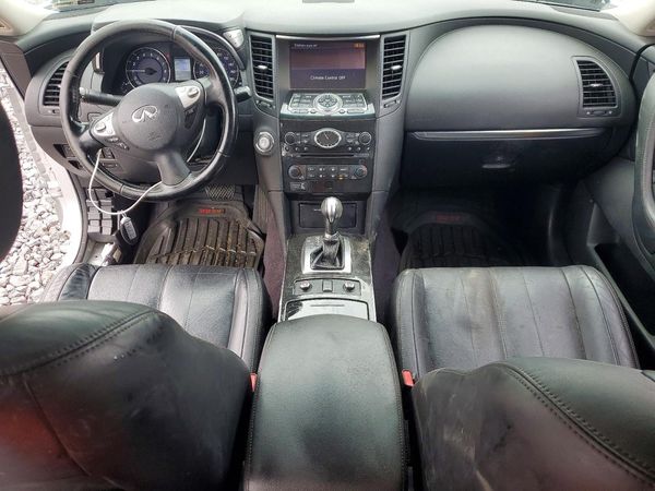 2017 INFINITI QX70