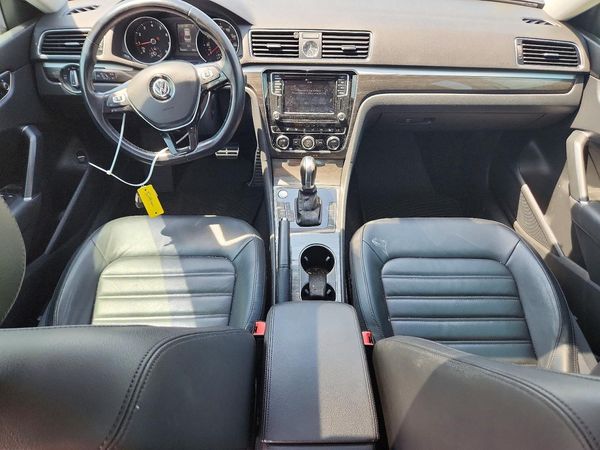 2017 VOLKSWAGEN PASSAT SEL Premium