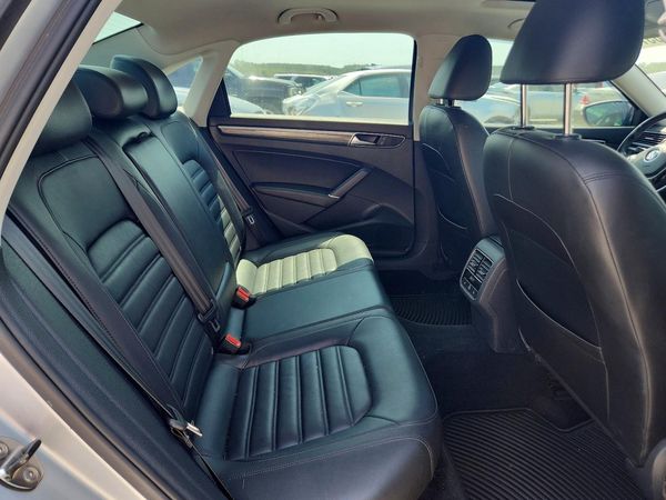 2017 VOLKSWAGEN PASSAT SEL Premium