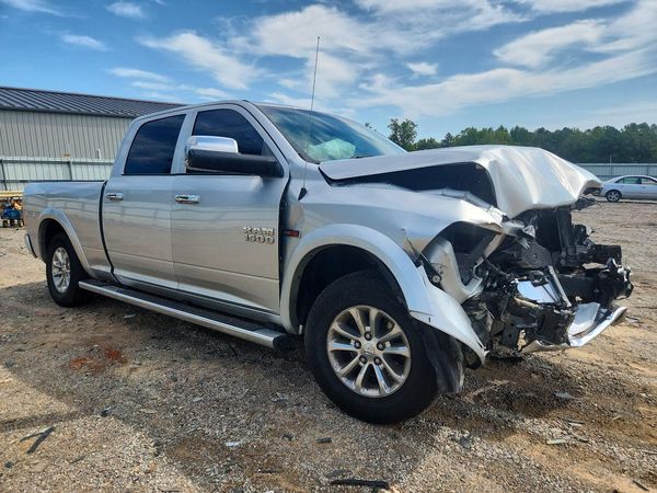 2016 RAM 1500 Laramie — Passenger 3/4