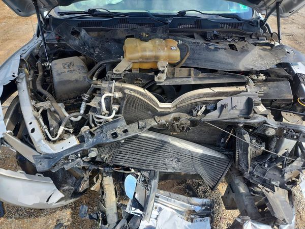 2016 RAM 1500 Laramie — Engine bay