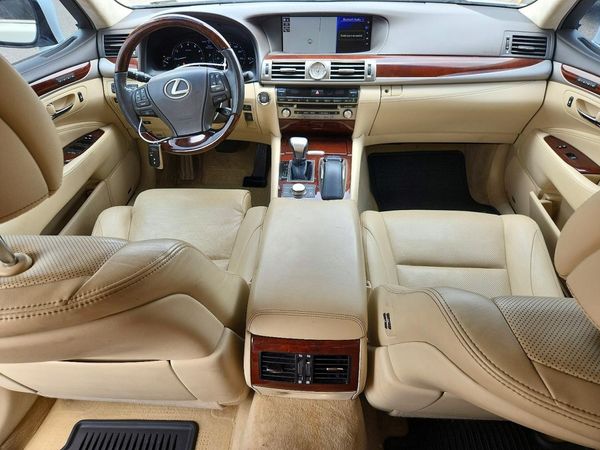 2017 LEXUS LS