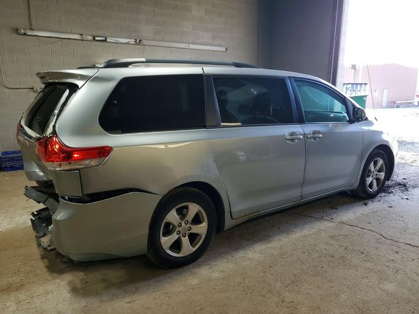2014 TOYOTA SIENNA