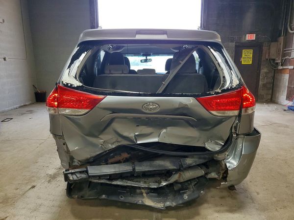 2014 TOYOTA SIENNA