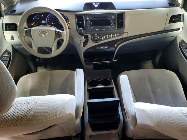 2014 TOYOTA SIENNA