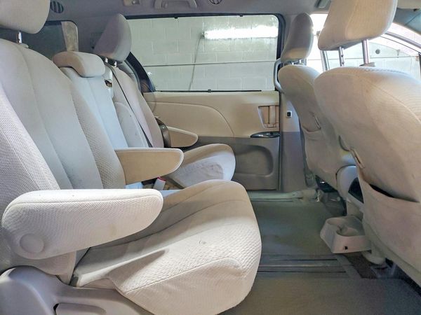 2014 TOYOTA SIENNA