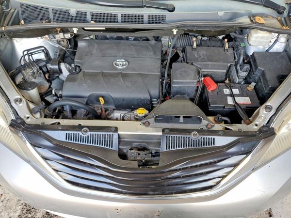 2014 TOYOTA SIENNA
