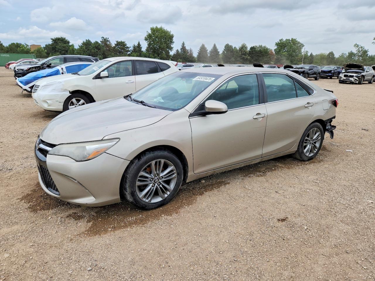 2016 TOYOTA CAMRY — Front 3/4