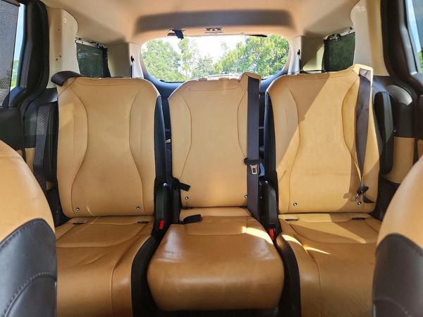 2024 KIA CARNIVAL EX